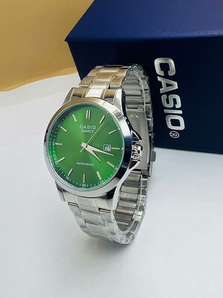 Montre de luxe disponible