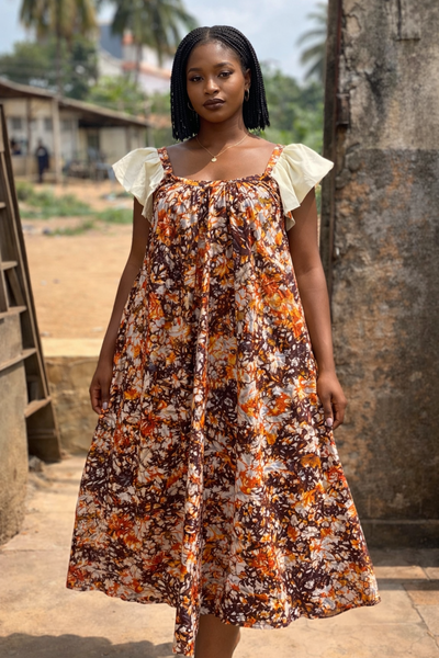 Robe africaine fleurie à volants