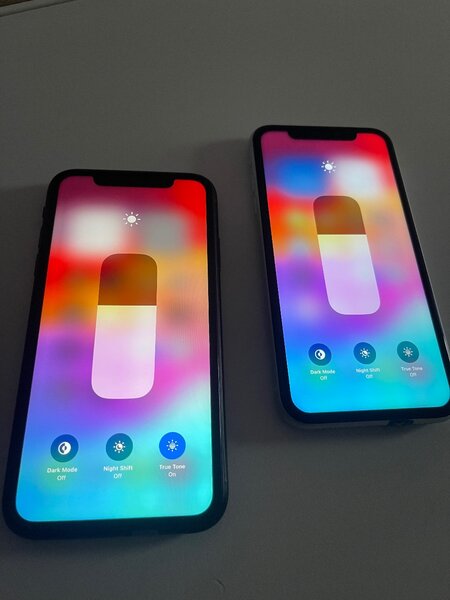 PRE OWNED IPHONES XR