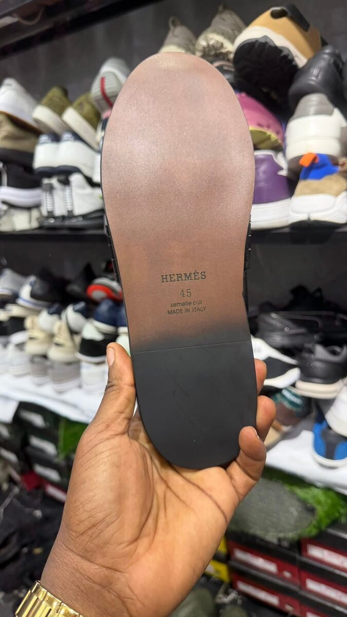 Chaussures mules en cuir noir pour hommes