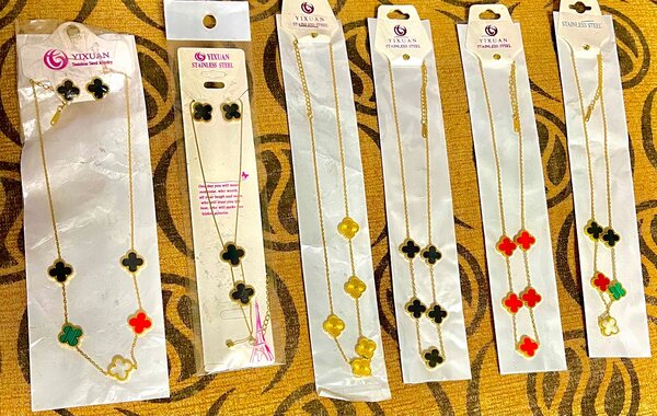 Colliers pendentifs trèfle acier inoxydable