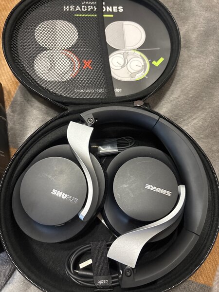 Беспроводные наушники Shure