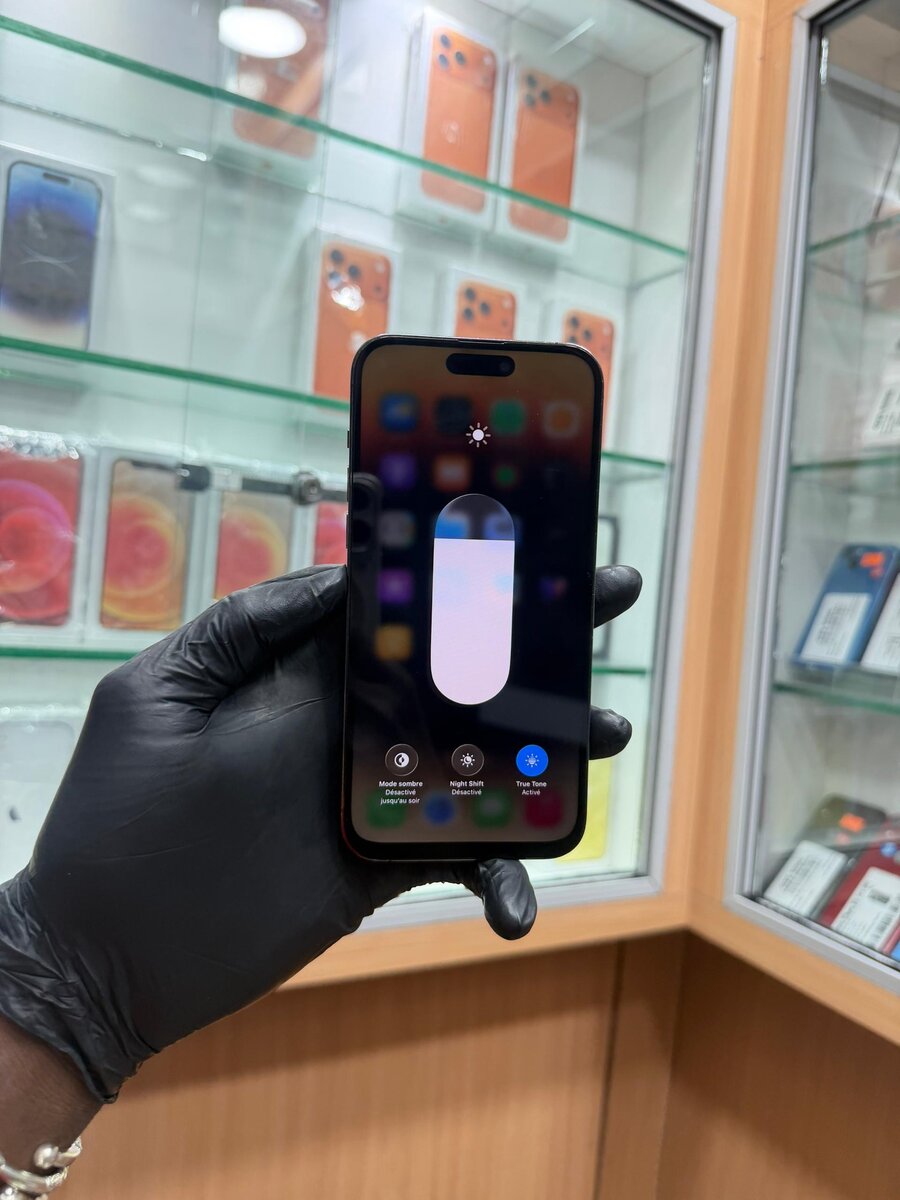 14 Pro Max second main