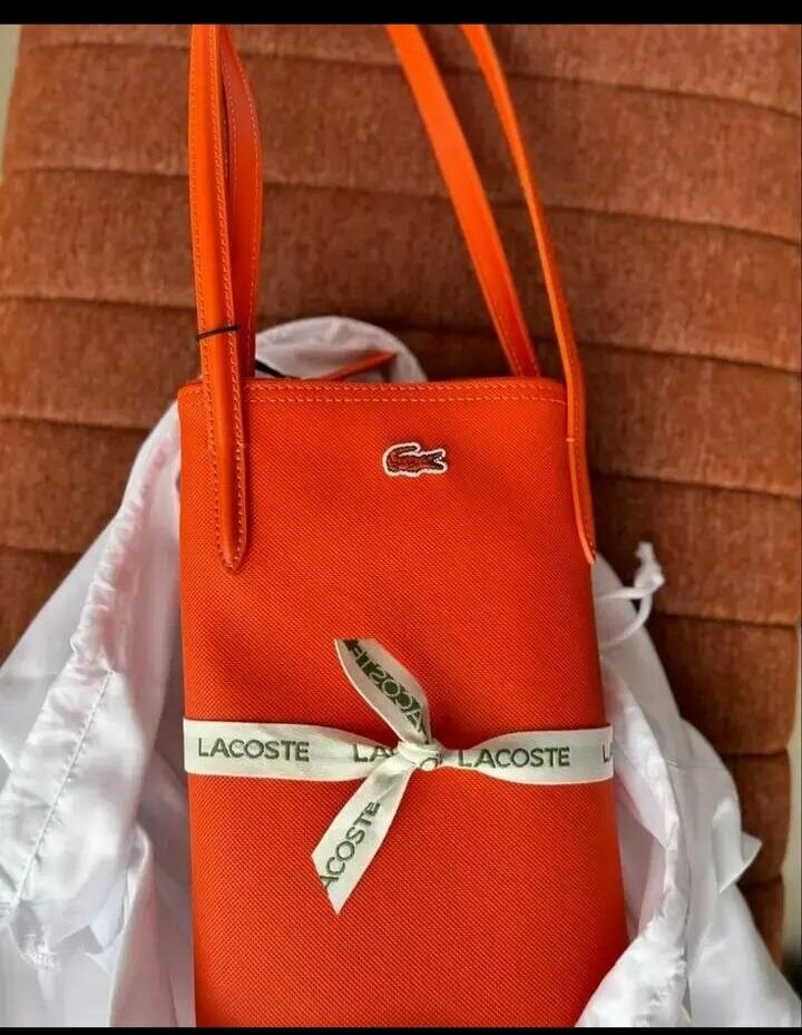 Sac shopping Lacoste en plusieurs couleurs