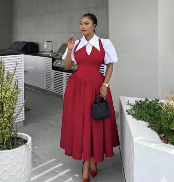 Robe rouge avec chemise