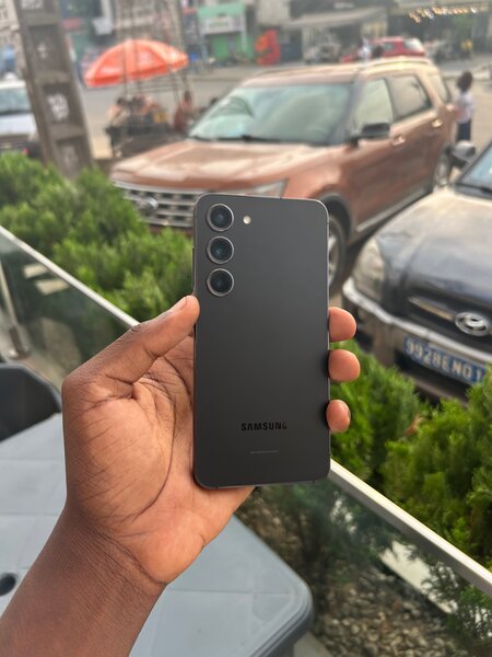 samsung S23 simple une puce