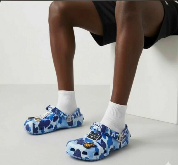 Sabots Crocs camouflage bleu