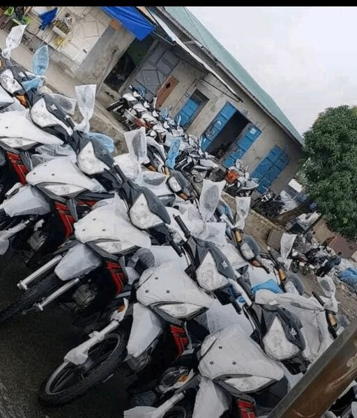 Moto puissante neuve