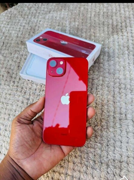 iPhone 13 rouge brillant