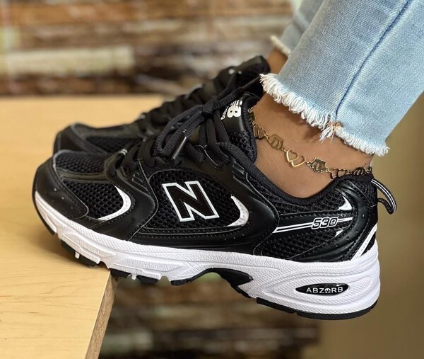 Chaussures de sport noires femme