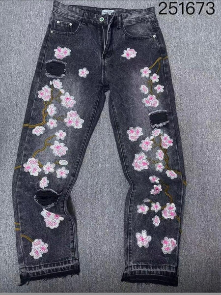 Jeans femme brodés fleuris