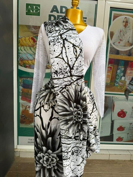 Robe en tissu floral élégant