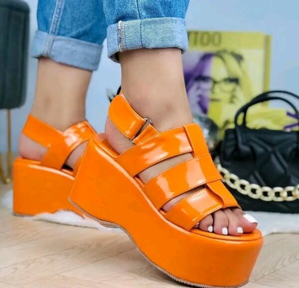 Ladies sandals