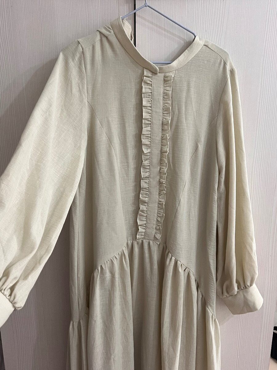 Бежевого цвета