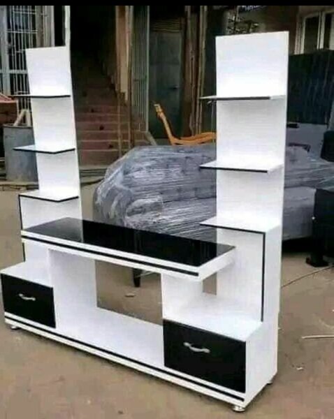 Meuble TV moderne avec étagères