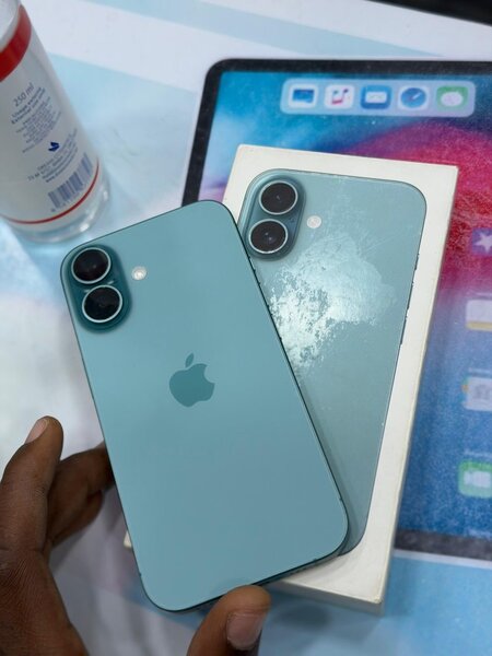 iPhone 16 Vert