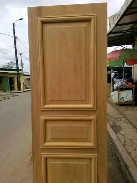 Porte en bois massif