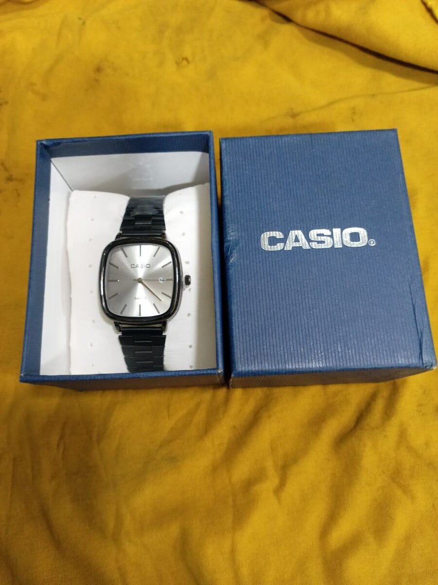 Montre Casio  en métal