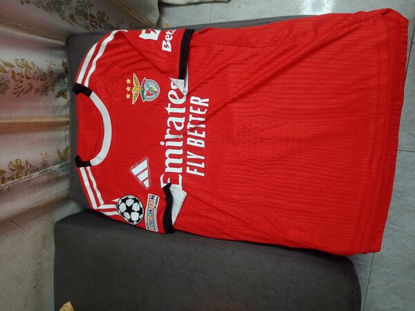 Casquette Lacoste et Maillot de Foot