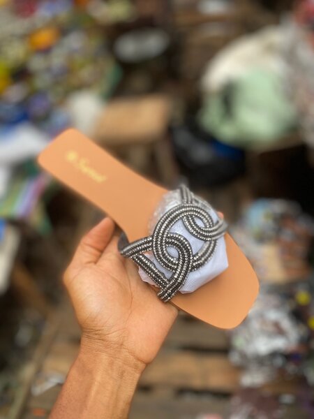 Sandales élégantes perlées