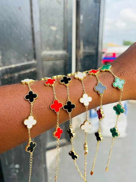 Bracelet trèfle doré élégant