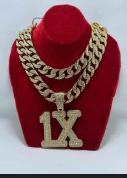 Collier en or avec pendentif 1X