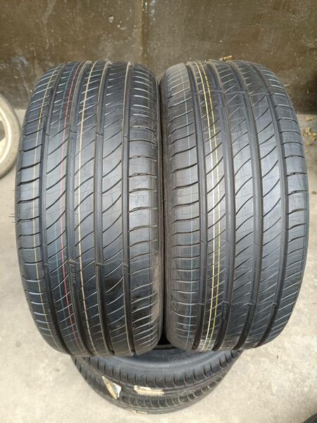 Pneus de voiture haute performance