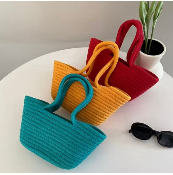 Sac à main tricoté coloré