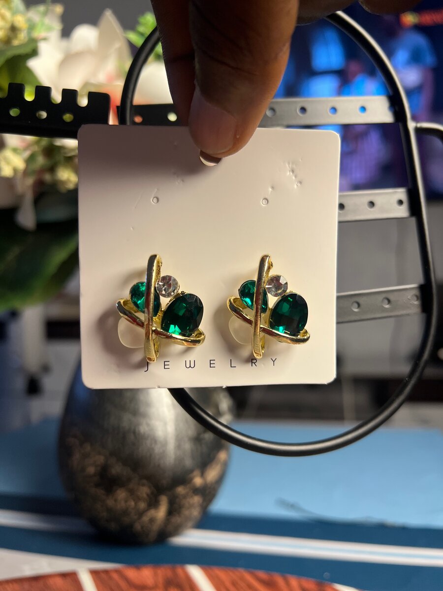 Boucles d'oreilles élégantes en pierres précieuses