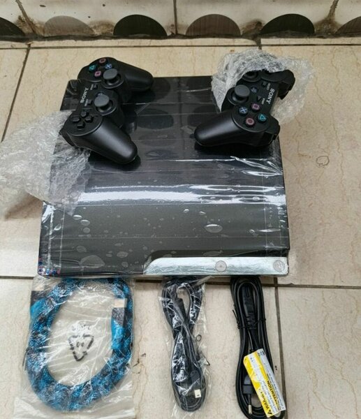 Console de Jeu avec Manettes