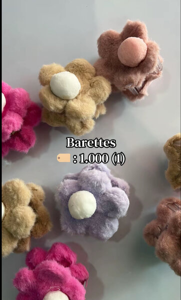 Barrettes en peluche colorées