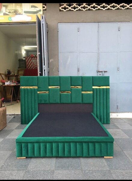 Lit vert avec tête de lit design