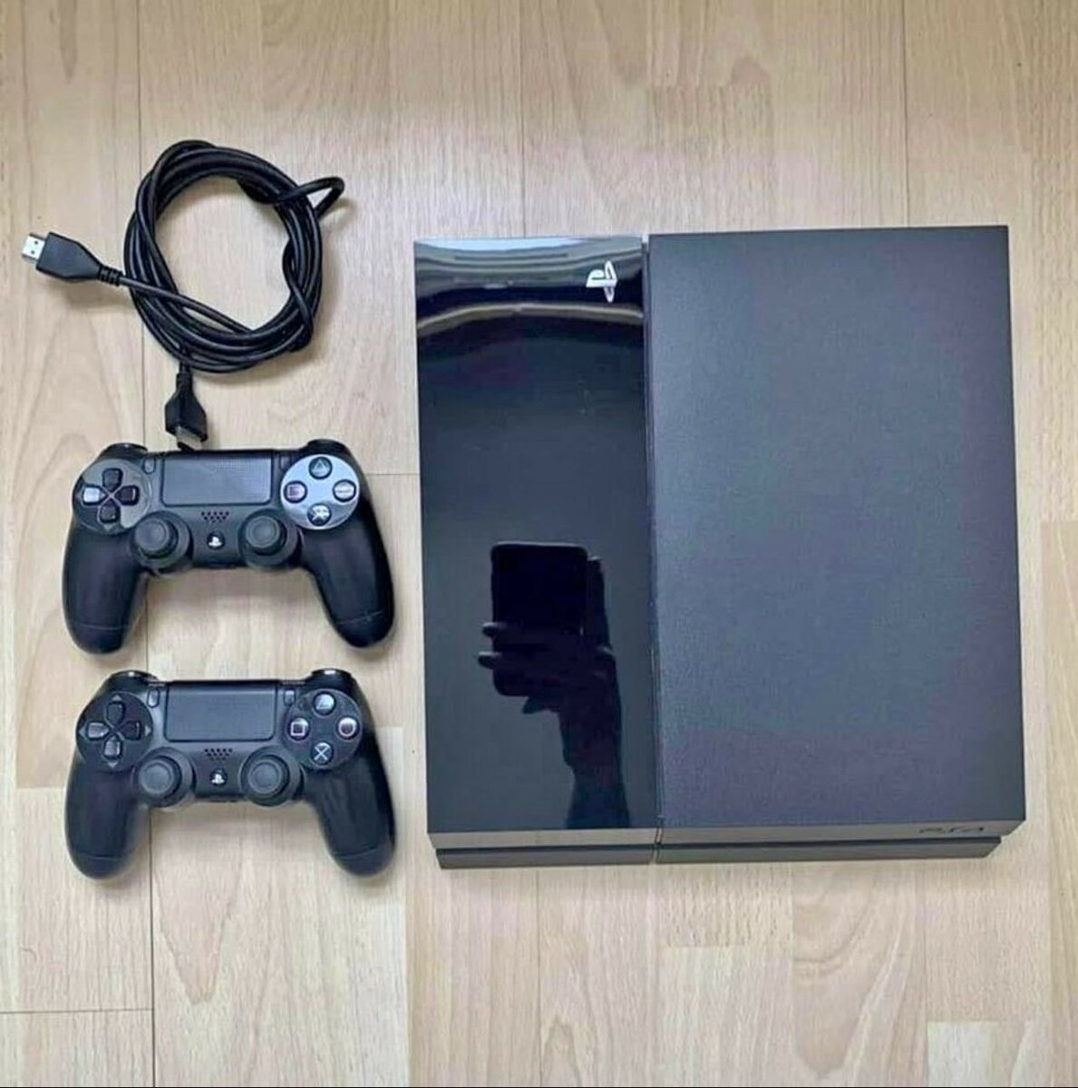 PS4 Neuf avec les 02 manettes dorigines