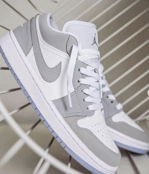Air Jordan 1 wolf grey