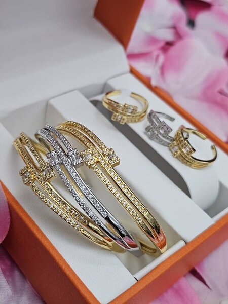 Ensemble de bracelets en plaqué or