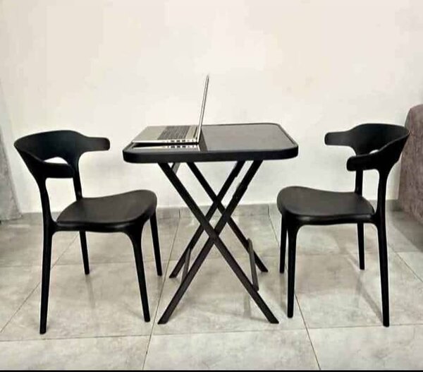 Ensemble table et chaises pliantes modernes