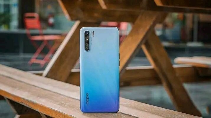 Smartphone Oppo F15 élégant