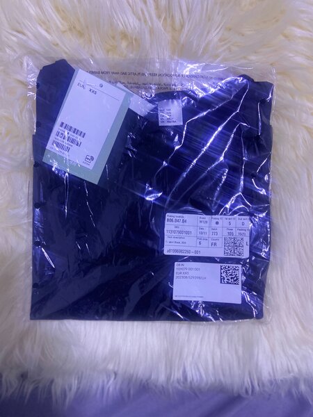 T-shirt noire élégante femme