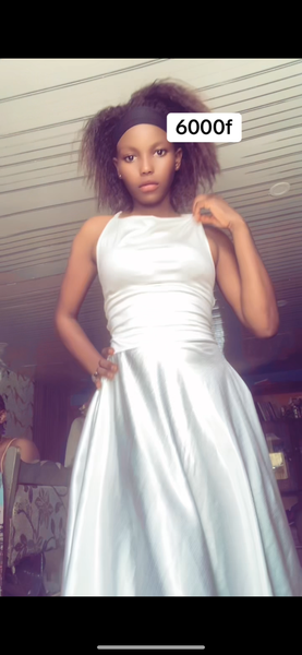 Robe Élégante en Satin Blanc