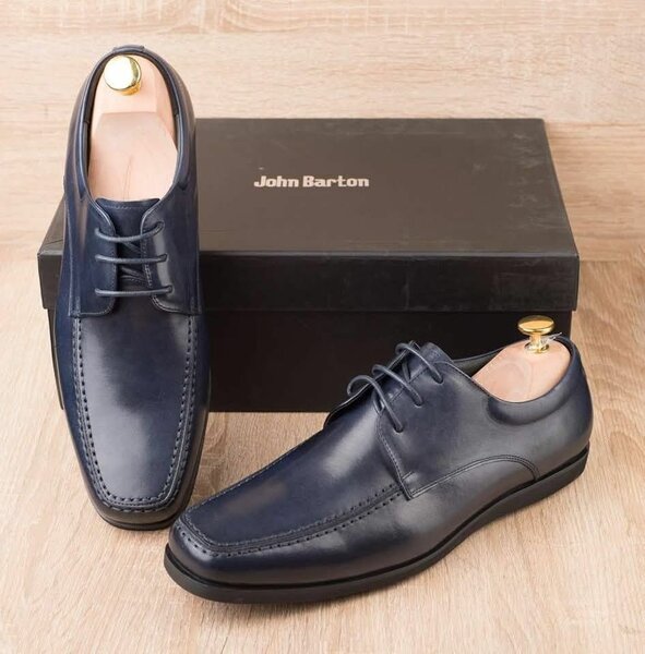 Chaussures habillées en cuir bleu