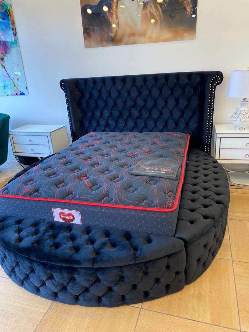 Lit design capitonné en tissu