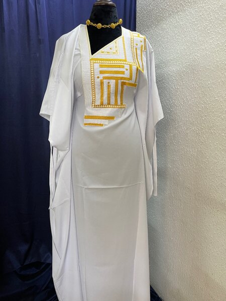 Robe caftan blanc brodé