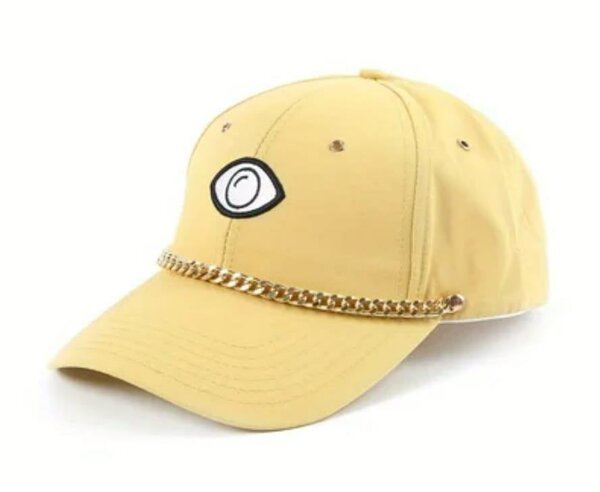 Casquette tendance avec chaîne