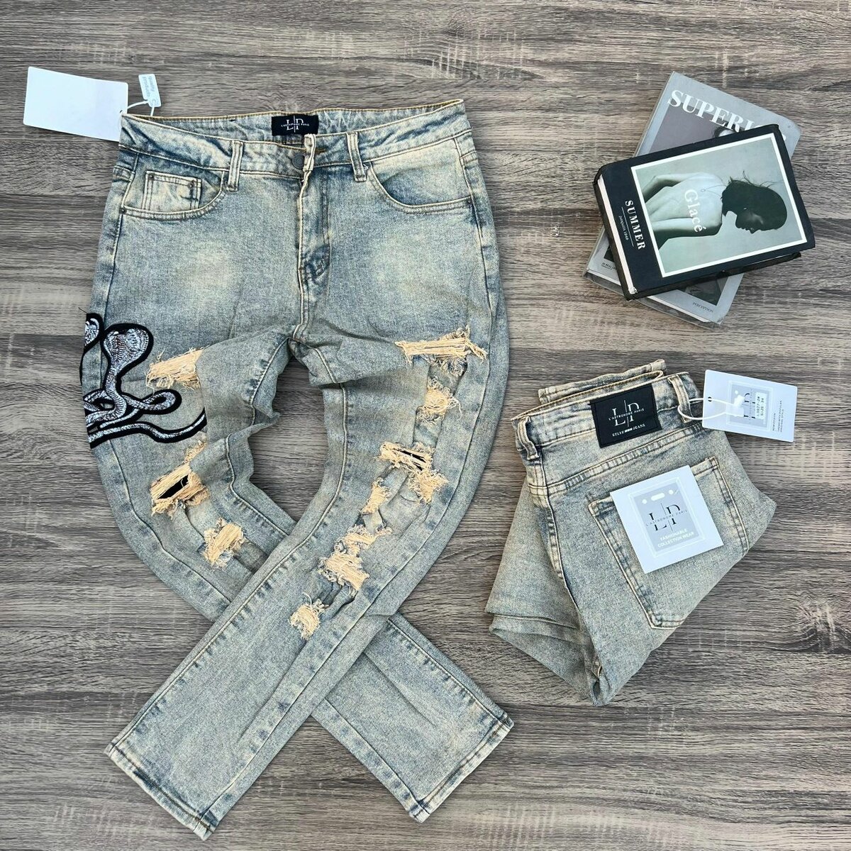 Stock jeans tra