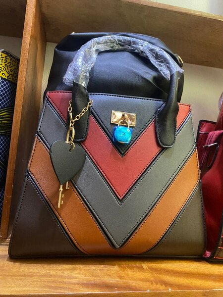 Sac à main géométrique élégant