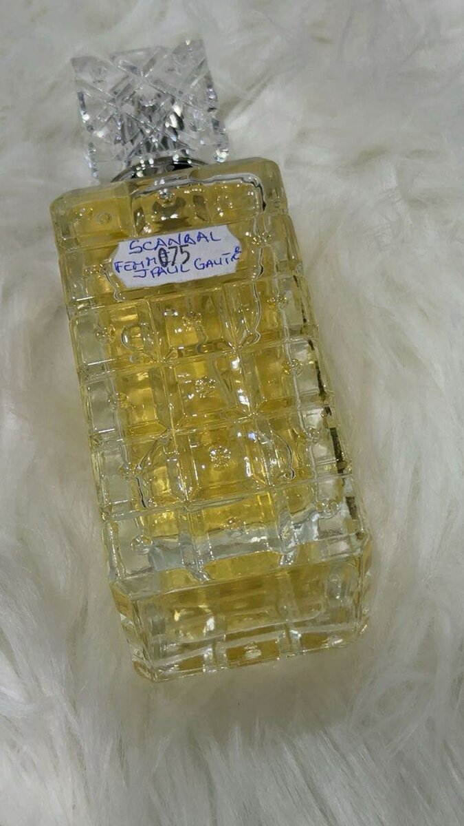 Luxueux parfum en cristal