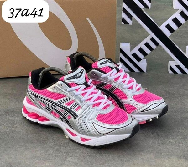 Baskets running femme rose