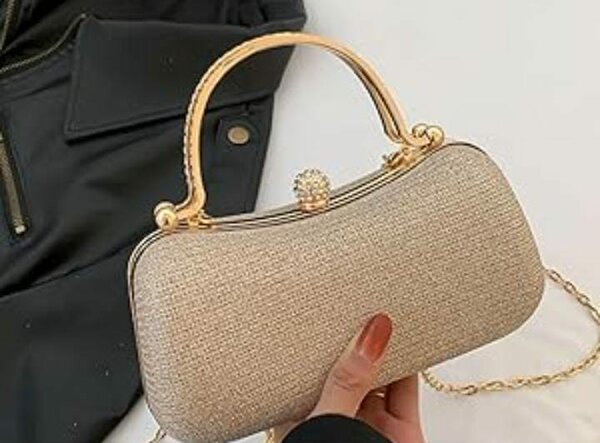 Sac à main élégant doré