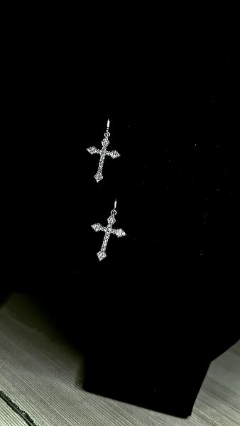 Boucles Croix Éclatantes