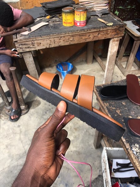 Sandales en cuir marron femme